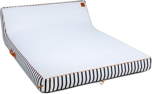 Luxurious Pool Lounger