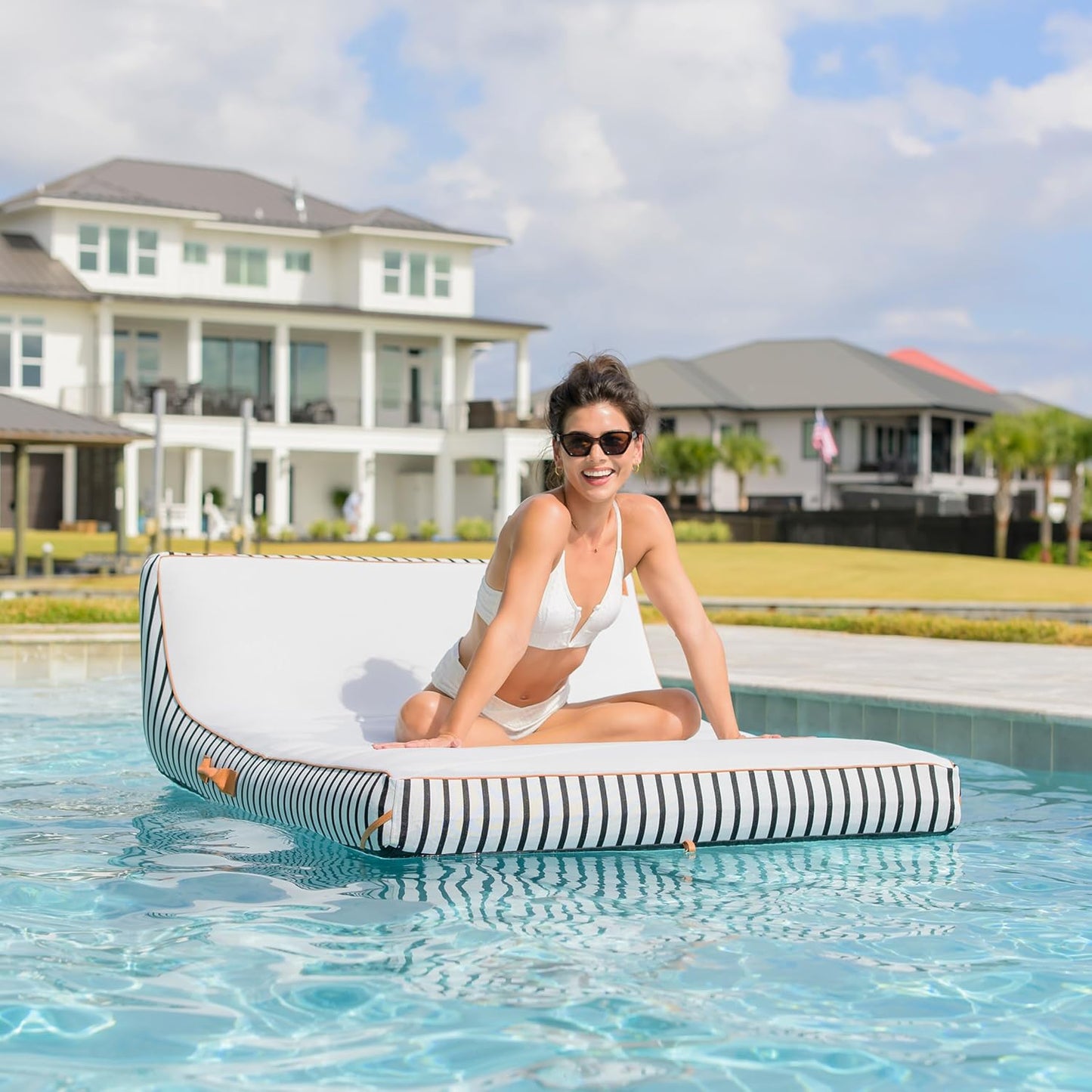 Luxurious Pool Lounger