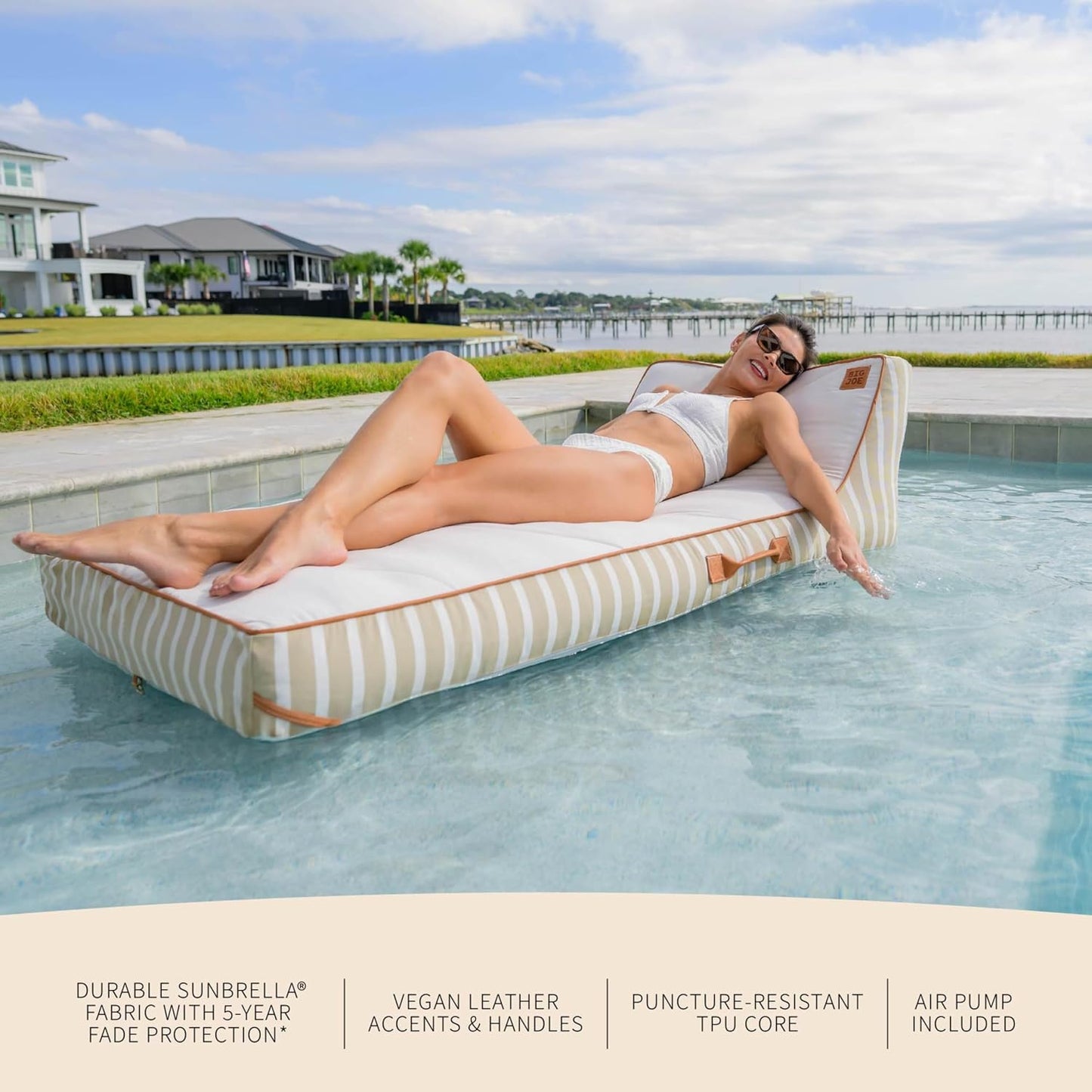 Luxurious Floating Pool Lounger